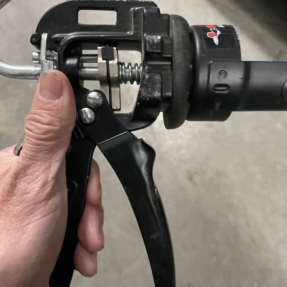 Professional Black Caulking Gun